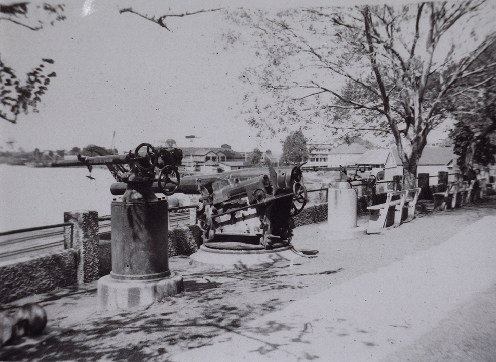 Queen's Park and guns c. 1950's overlooking Mary River.